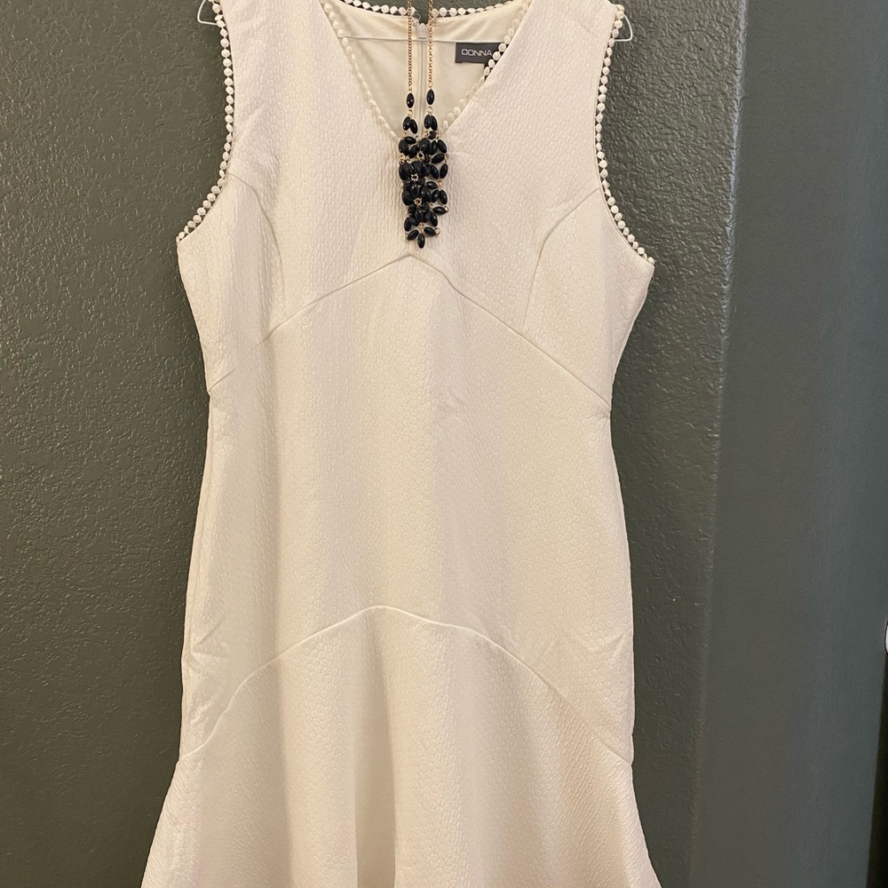 Donna Ricco size 12 cream color brand new